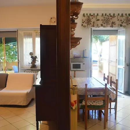 Apartment In Via Calvi Lido di Ostia